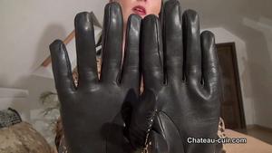 Chateau-Cuir: Luxury leather handjob