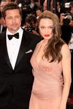 th_48448_Celebutopia-Angelina_Jolie-Inglourious_Basterds_premiere-109_122_19lo.jpg