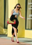 http://img264.imagevenue.com/loc554/th_694005830_Olivia_Wilde_At_a_cafe_in_Westwood7_122_554lo.jpg