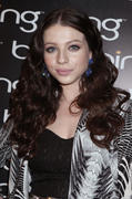 http://img264.imagevenue.com/loc559/th_13565_Michelle_Trachtenberg_Creative_Minds_hosted_by_Bing3_122_559lo.jpg