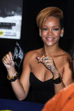 th_97112_celebrity-paradise.com_Rihanna_Best_0067_123_584lo.jpg