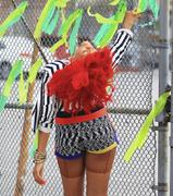 th_96207_Rihanna_shoots_Whats_My_Name_in_NYC_261_122_585lo.jpg