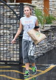 th_45177_KUGELSCHREIBER_Miley_Cyrus_looking_hot_while_getting_wet_in_the_rain38_122_90lo.jpg