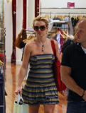 http://img264.imagevenue.com/loc195/th_04208_November_23_-_Britney_shopping_at_Queens_Plaza_in_Brisbane4_Australia3_122_195lo.jpg