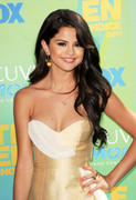 http://img264.imagevenue.com/loc574/th_886335336_Selena_Gomez_at_2011_Teen_Choice_Awards4_122_574lo.jpg